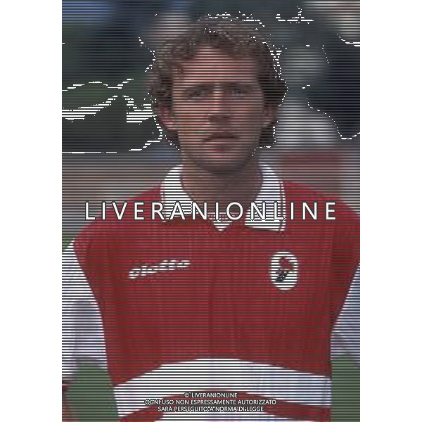 RETROSPETTINA GIAN PAOLO MANIGHETTI CALCIATORE NELLA FOTO GIAN PAOLO MANIGHETTI CON LA MAGLIA DEL BARI CALCIO AG ALDO LIVERANI SAS