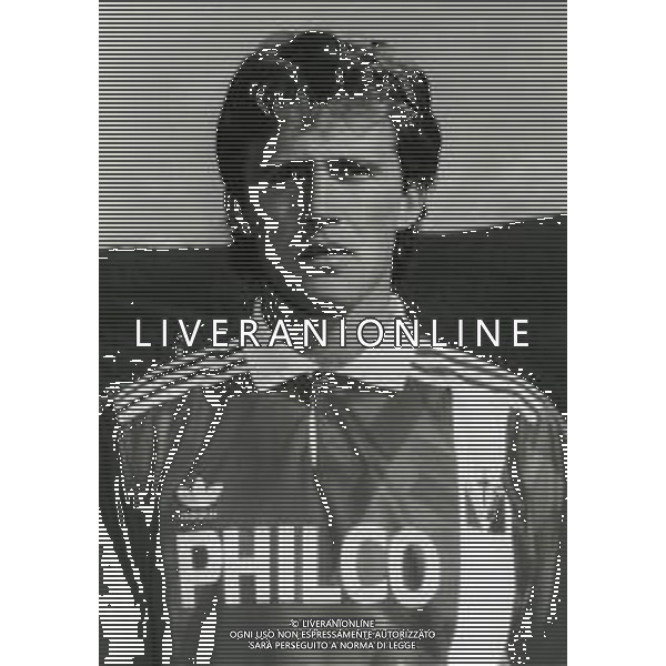 RETROSPETTINA GIAN PAOLO MANIGHETTI CALCIATORE NELLA FOTO GIAN PAOLO MANIGHETTI CON LA MAGLIA DEL MONZA CALCIO AG ALDO LIVERANI SAS