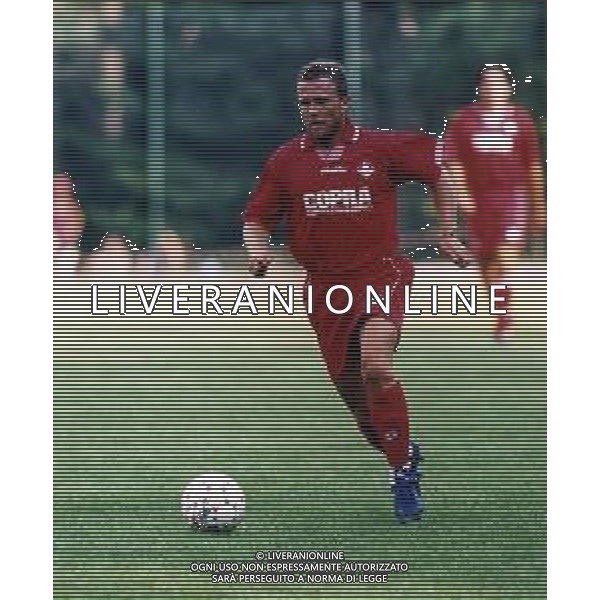 RETROSPETTINA GIAN PAOLO MANIGHETTI CALCIATORE NELLA FOTO GIAN PAOLO MANIGHETTI CON LA MAGLIA DEL PIACENZA CALCIO AG ALDO LIVERANI SAS