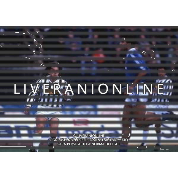 RETROSPETTIVA ANTONIO DE VITIS CALCIATORE NELLA FOTO ANTONIO DE VITIS CON LA MAGLIA DELL\'UDINESE CALCIO AG ALDO LIVERANI SAS