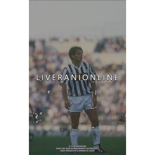 RETROSPETTIVA ANTONIO DE VITIS CALCIATORE NELLA FOTO ANTONIO DE VITIS CON LA MAGLIA DELL\'UDINESE CALCIO AG ALDO LIVERANI SAS