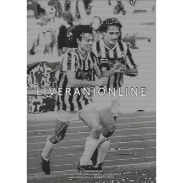 RETROSPETTIVA ANTONIO DE VITIS CALCIATORE NELLA FOTO ANTONIO DE VITIS CON LA MAGLIA DELL\'UDINESE CALCIO AG ALDO LIVERANI SAS