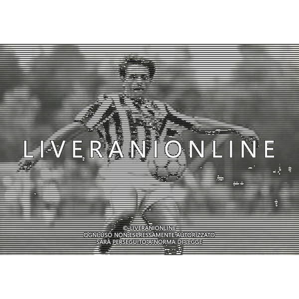 RETROSPETTIVA ANTONIO DE VITIS CALCIATORE NELLA FOTO ANTONIO DE VITIS CON LA MAGLIA DELL\'UDINESE CALCIO AG ALDO LIVERANI SAS
