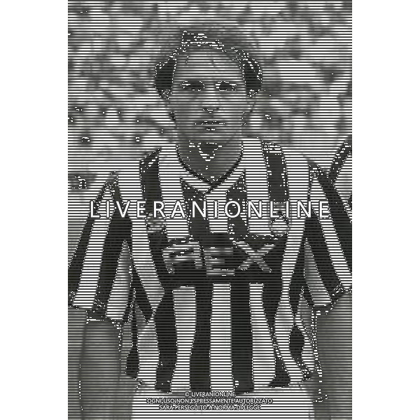 RETROSPETTIVA ANTONIO DE VITIS CALCIATORE NELLA FOTO ANTONIO DE VITIS CON LA MAGLIA DELL\'UDINESE CALCIO AG ALDO LIVERANI SAS
