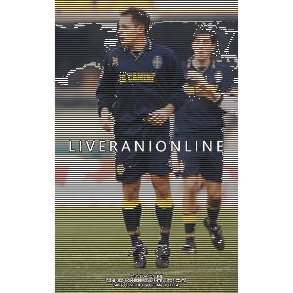 RETROSPETTIVA ANTONIO DE VITIS CALCIATORE NELLA FOTO ANTONIO DE VITIS CON LA MAGLIA DEL VERONA CALCIO AG ALDO LIVERANI SAS