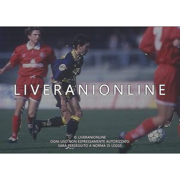 RETROSPETTIVA ALESSANDRO MANETTI CALCIATORE NELLA FOTO ALESSANDRO MANETTI CON LA MAGLIA DEL VERONA CALCIO NELL\'ANNO 1996-1997 AG ALDO LIVERANI SAS