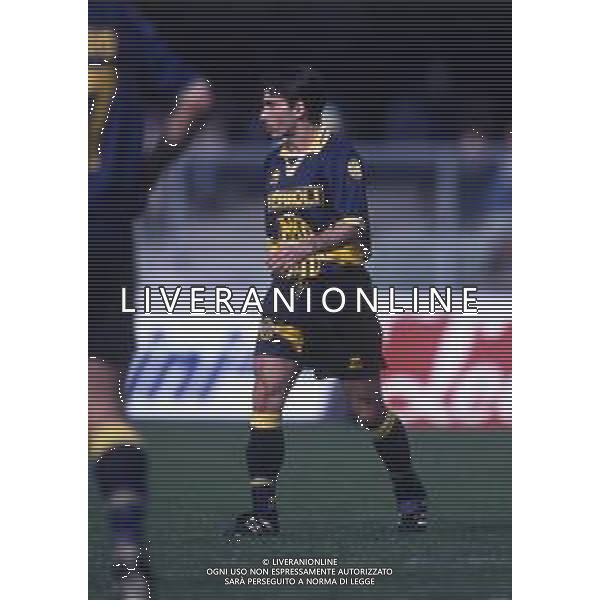 RETROSPETTIVA ALESSANDRO MANETTI CALCIATORE NELLA FOTO ALESSANDRO MANETTI CON LA MAGLIA DEL VERONA CALCIO NELL\'ANNO 1996-1997 AG ALDO LIVERANI SAS