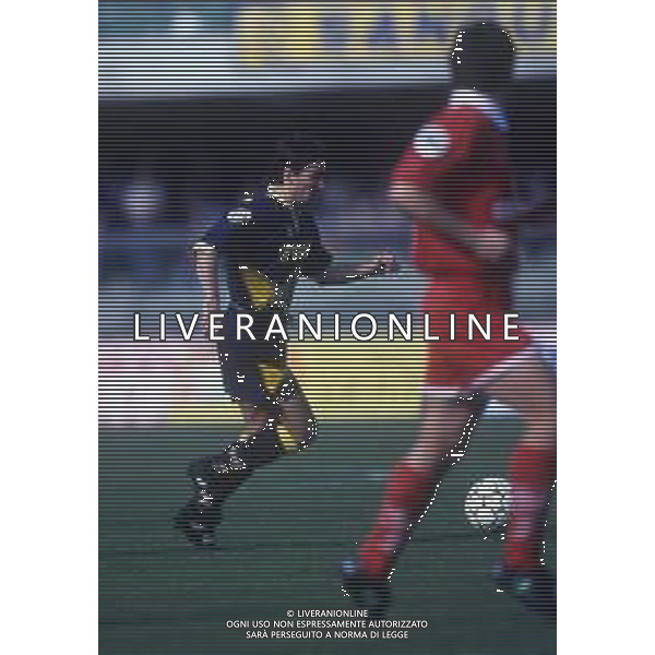 RETROSPETTIVA ALESSANDRO MANETTI CALCIATORE NELLA FOTO ALESSANDRO MANETTI CON LA MAGLIA DEL VERONA CALCIO NELL\'ANNO 1996-1997 AG ALDO LIVERANI SAS