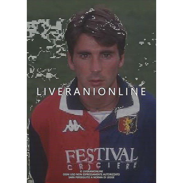 RETROSPETTIVA ALESSANDRO MANETTI CALCIATORE NELLA FOTO ALESSANDRO MANETTI CON LA MAGLIA DEL GENOA CALCIO NELL\'ANNO 1999-2000 AG ALDO LIVERANI SAS