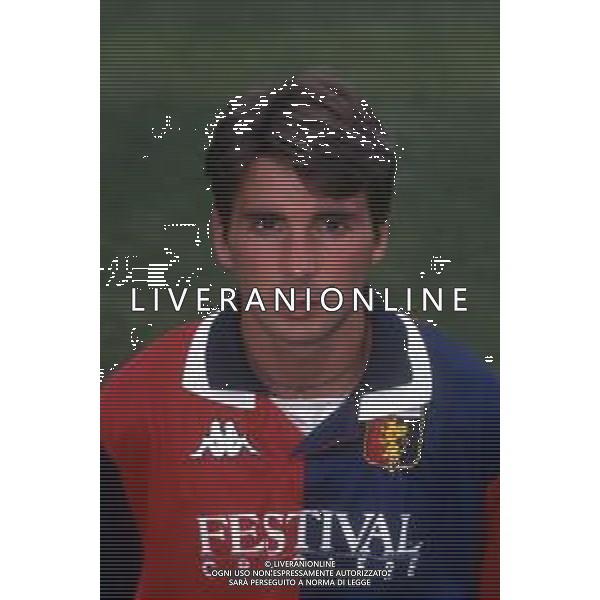RETROSPETTIVA ALESSANDRO MANETTI CALCIATORE NELLA FOTO ALESSANDRO MANETTI CON LA MAGLIA DEL GENOA CALCIO NELL\'ANNO 1999-2000 AG ALDO LIVERANI SAS