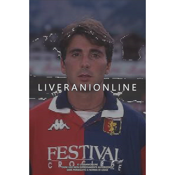 RETROSPETTIVA ALESSANDRO MANETTI CALCIATORE NELLA FOTO ALESSANDRO MANETTI CON LA MAGLIA DEL GENOA CALCIO NELL\'ANNO 1999-2000 AG ALDO LIVERANI SAS