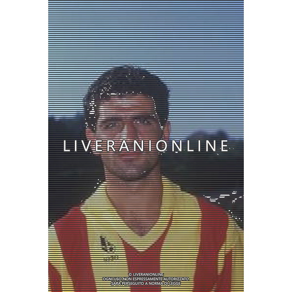 RETROSPETTIVA AGOSTINO IACOBELLI CALCIATORE NELLA FOTO AGOSTINO IACOBELLI CON LA MAGLIA DEL CATANZARO CALCIO AG ALDO LIVERANI SAS