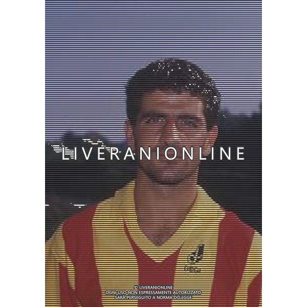 RETROSPETTIVA AGOSTINO IACOBELLI CALCIATORE NELLA FOTO AGOSTINO IACOBELLI CON LA MAGLIA DEL CATANZARO CALCIO AG ALDO LIVERANI SAS
