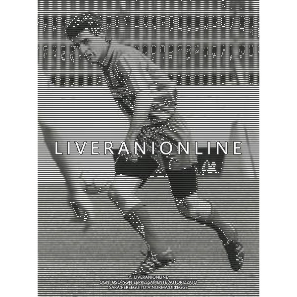 RETROSPETTIVA AGOSTINO IACOBELLI CALCIATORE NELLA FOTO AGOSTINO IACOBELLI CON LA MAGLIA DELLA CREMONESE CALCIO AG ALDO LIVERANI SAS