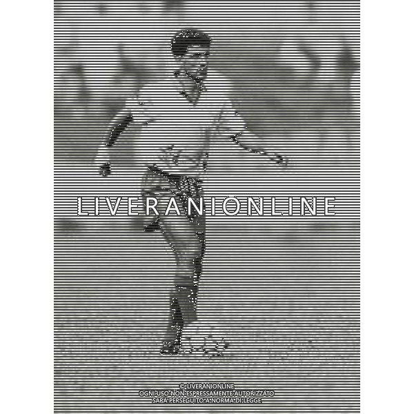 RETROSPETTIVA AGOSTINO IACOBELLI CALCIATORE NELLA FOTO AGOSTINO IACOBELLI CON LA MAGLIA DELLA CREMONESE CALCIO AG ALDO LIVERANI SAS