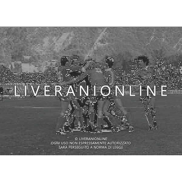 15-01-1984 COMO-CAMPIONATO DI CALCIO SERIE B COMO AREZZO 2-0 NELLA FOTO ABBRACCI GIOCATORI COMO DOPO IL GOAL AG ALDO LIVERANI SAS