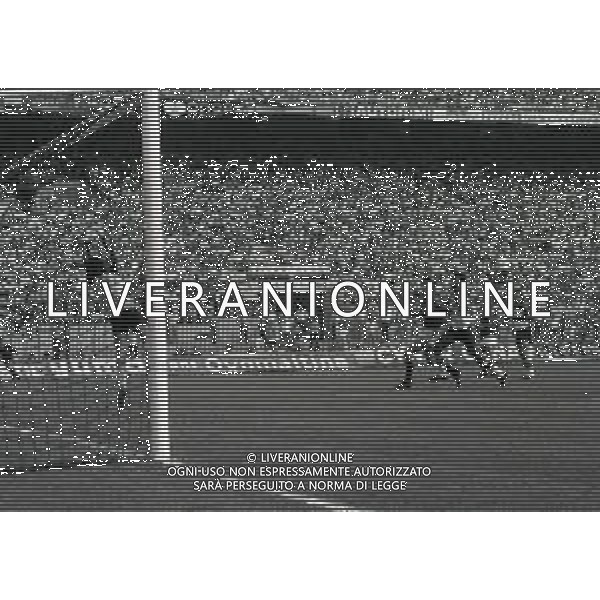 12-09-1982 MILANO CAMPIONATO DI CALCIO SERIE B MILAN SAMBENEDETTESE 2-2 NELLA FOTO GOAL ALDO SERENA AG ALDO LIVERANI SAS