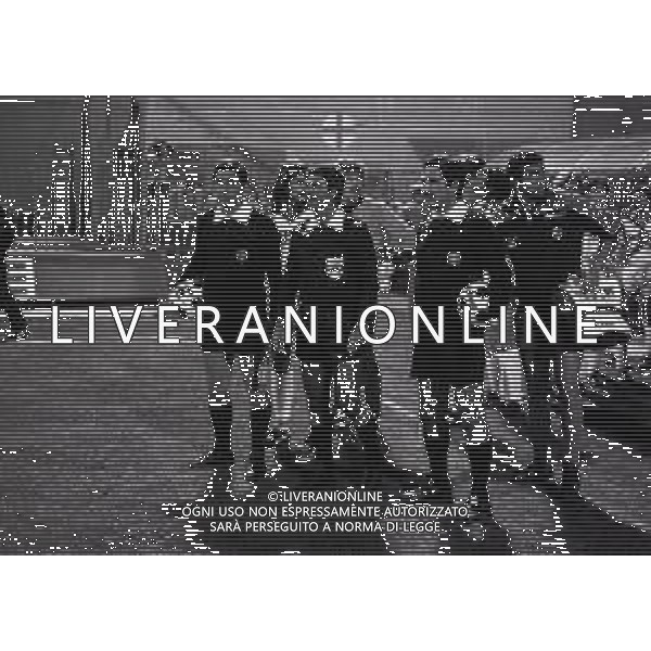 26-08-1980 MILANO PARTITA AMICHEVOLE INTER BORUSSIA MOENCHENGLADBACH 5-2 NELLA FOTO ARBITRO MENEGALI AG ALDO LIVERANI SAS
