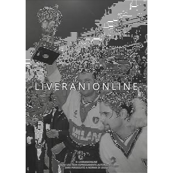 1994 MILANO FINALE SCUDETTO 5 GARA MILAN MEDIOLANUM BOLZANO NELLA FOTO FESTEGGIAMENTI PER LA VITTORIA DEL 3 SCUDETTO MILAN MEDIOLANUM HOCHEY AG ALDO LIVERANI SAS