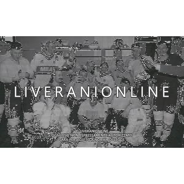 1994 MILANO FINALE SCUDETTO 5 GARA MILAN MEDIOLANUM BOLZANO NELLA FOTO FESTEGGIAMENTI PER LA VITTORIA DEL 3 SCUDETTO MILAN MEDIOLANUM HOCHEY AG ALDO LIVERANI SAS