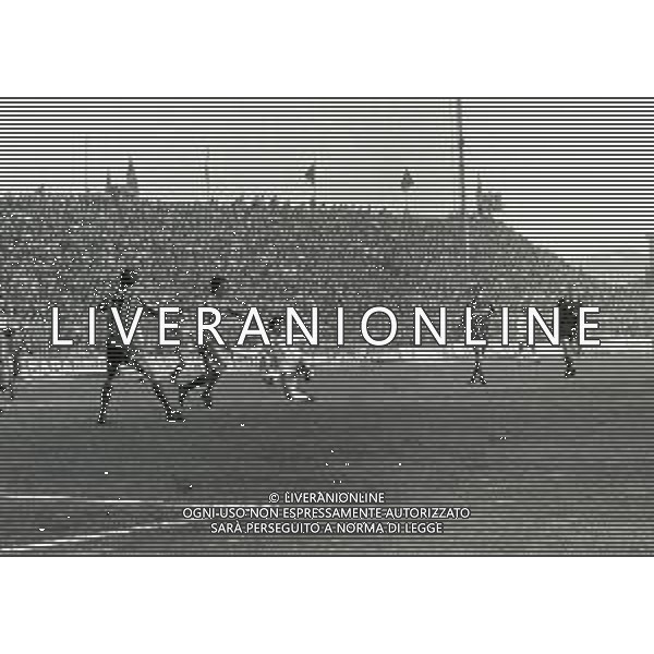 21-11-1982 CREMONA CAMPIONATO DI CALCIO SERIE B CREMONSìESE MILAN 3-3 NELLA FOTO GOAL ALDO SERENA AG ALDO LIVERANI SAS