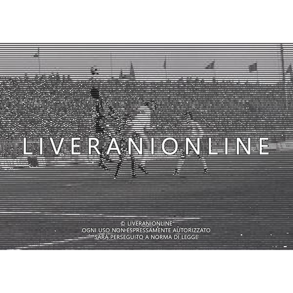 21-11-1982 CREMONA CAMPIONATO DI CALCIO SERIE B CREMONSìESE MILAN 3-3 NELLA FOTO AZIONE DI GIOCO AG ALDO LIVERANI SAS