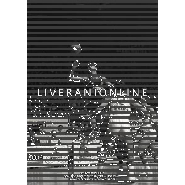 05-01-1986 CANTU\' CAMPIONATO DI BASKET SERIE A AREXONS CANTU\'-MOBILGIRGI CASERTA NELLA FOTO OSCAR SCHMIDT AG ALDO LIVERANI SAS