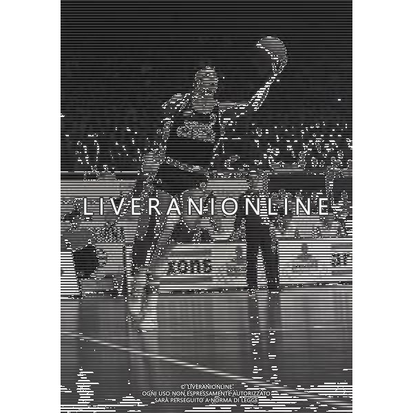 05-01-1986 CANTU\' CAMPIONATO DI BASKET SERIE A AREXONS CANTU\'-MOBILGIRGI CASERTA NELLA FOTO FERNANDO GENTILE AG ALDO LIVERANI SAS