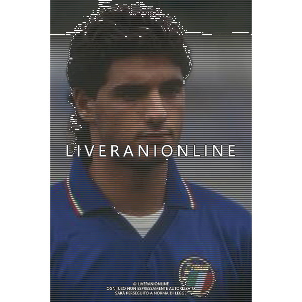 RETROSPETTIVA LORENZO AMORUSO CALCIATORE NELLA FOTO LORENZO AMORUSO CON LA MAGLIA DELLA NAZIONALE ITALIANA AG ALDO LIVERANI SAS