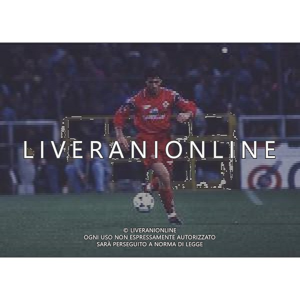 RETROSPETTIVA LORENZO AMORUSO CALCIATORE NELA FOTO LORENZO AMORUSO CON LA MAGLIA DELLA FIORENTINA CALCIO NELL\'ANNO 1995 AG ALDO LIVERANI SAS