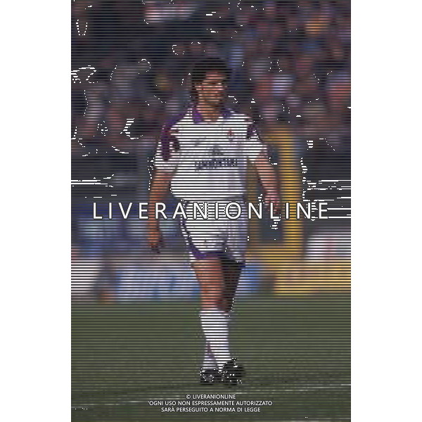RETROSPETTIVA LORENZO AMORUSO CALCIATORE NELLA FOTO LORENZO AMORUSO CON LA MAGLIA DELLA FIORENTINA CALCIO AG ALDO LIVERANI SAS