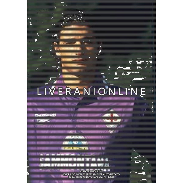 RETROSPETTIVA LORENZO AMORUSO CALCIATORE NELLA FOTO LORENZO AMORUSO CON LA MAGLIA DELLA FIORENTINA CALCIO AG ALDO LIVERANI SAS