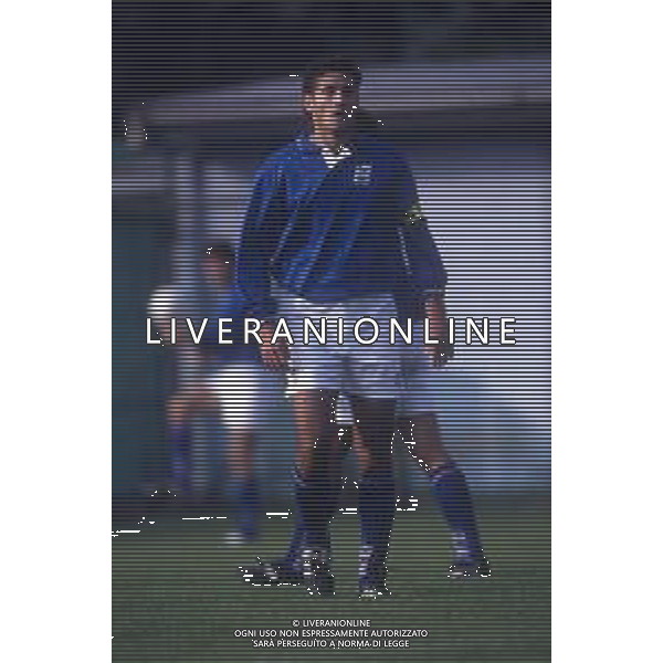 RETROSPETTIVA NICOLA AMORUSO CALCIATORE NELLA FOTO NICOLA AMORUSO CON LA MAGLIA DELLA NAZIONALE ITALIANA NELL\'ANNO 1994-1995 AG ALDO LIVERANI SAS