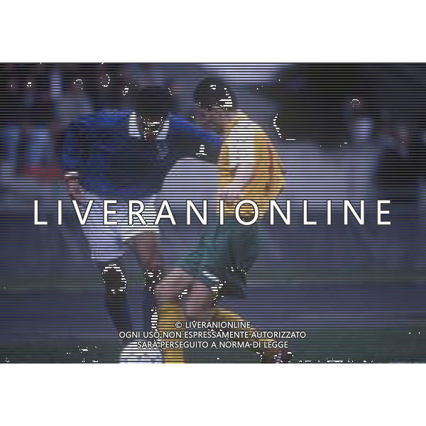 RETROSPETTIVA NICOLA AMORUSO CALCIATORE NELLA FOTO NICOLA AMORUSO CON LA MAGLIA DELLA NAZIONALE ITALIANA NELL\'ANNO 1995-1996 AG ALDO LIVERANI SAS
