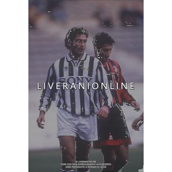 RETROSPETTIVA NICOLA AMORUSO CALCIATORE NELLA FOTO NICOLA AMORUSO CON LA MAGLIA DELLA JUVENTUS NELL\'ANNO 1996-1997 AG ALDO LIVERANI SAS