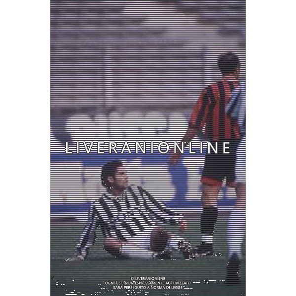 RETROSPETTIVA NICOLA AMORUSO CALCIATORE NELLA FOTO NICOLA AMORUSO CON LA MAGLIA DELLA JUVENTUS NELL\'ANNO 1996-1997 AG ALDO LIVERANI SAS