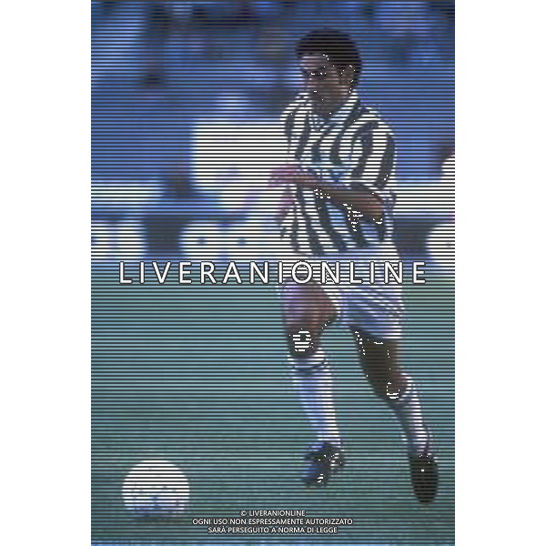 RETROSPETTIVA NICOLA AMORUSO CALCIATORE NELLA FOTO NICOLA AMORUSO CON LA MAGLIA DELLA JUVENTUS NELL\'ANNO 1996-1997 AG ALDO LIVERANI SAS