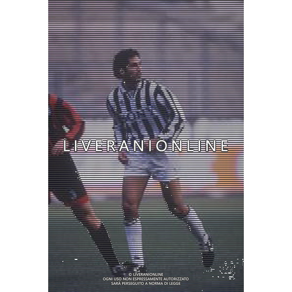 RETROSPETTIVA NICOLA AMORUSO CALCIATORE NELLA FOTO NICOLA AMORUSO CON LA MAGLIA DELLA JUVENTUS NELL\'ANNO 1996-1997 AG ALDO LIVERANI SAS