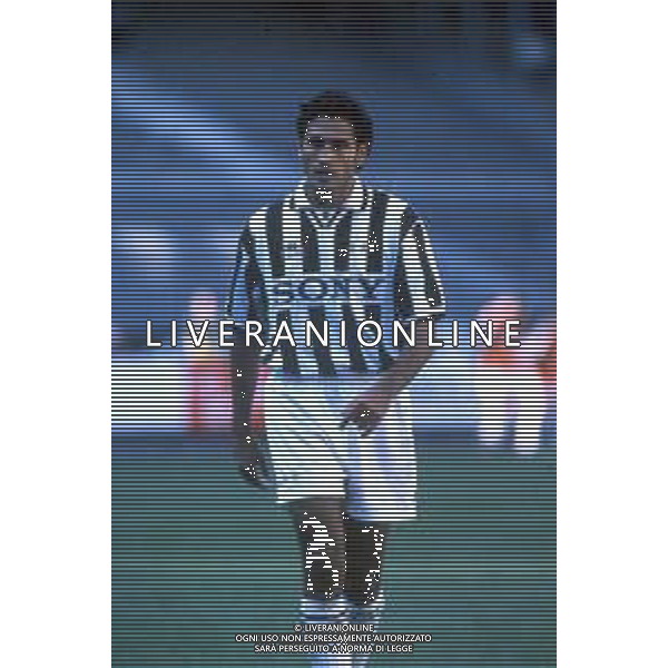 RETROSPETTIVA NICOLA AMORUSO CALCIATORE NELLA FOTO NICOLA AMORUSO CON LA MAGLIA DELLA JUVENTUS NELL\'ANNO 1996-1997 AG ALDO LIVERANI SAS