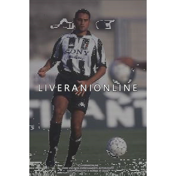 RETROSPETTIVA NICOLA AMORUSO CALCIATORE NELLA FOTO NICOLA AMORUSO CON LA MAGLIA DELLA JUVENTUS NELL\'ANNO 1997-1998 AG ALDO LIVERANI SAS