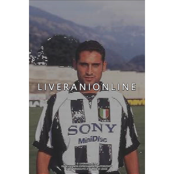 RETROSPETTIVA NICOLA AMORUSO CALCIATORE NELLA FOTO NICOLA AMORUSO CON LA MAGLIA DELLA JUVENTUS NELL\'ANNO 1997-1998 AG ALDO LIVERANI SAS
