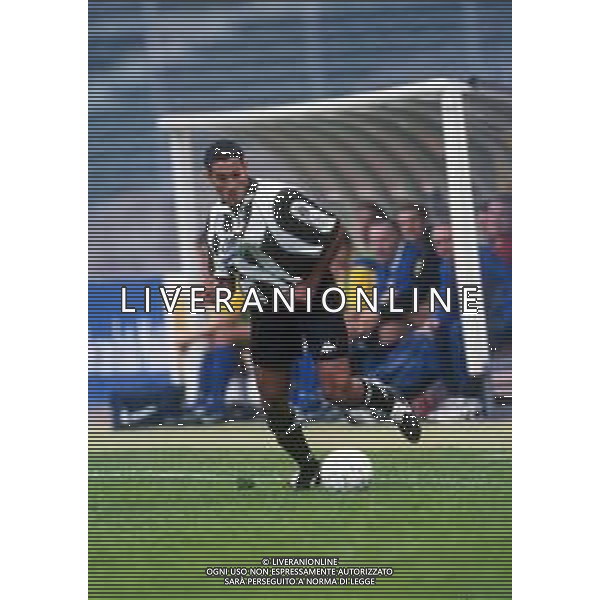 RETROSPETTIVA NICOLA AMORUSO CALCIATORE NELLA FOTO NICOLA AMORUSO CON LA MAGLIA DELLA JUVENTUS NELL\'ANNO 1997-1998 AG ALDO LIVERANI SAS