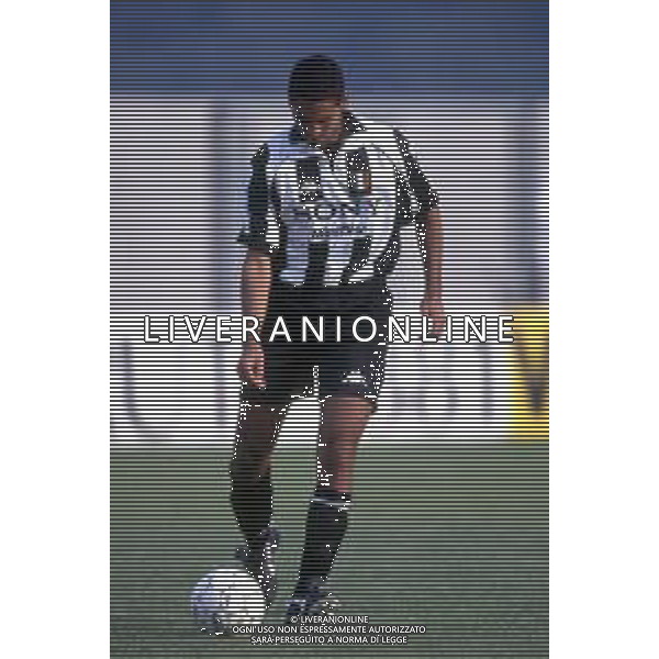 RETROSPETTIVA NICOLA AMORUSO CALCIATORE NELLA FOTO NICOLA AMORUSO CON LA MAGLIA DELLA JUVENTUS NELL\'ANNO 1997-1998 AG ALDO LIVERANI SAS