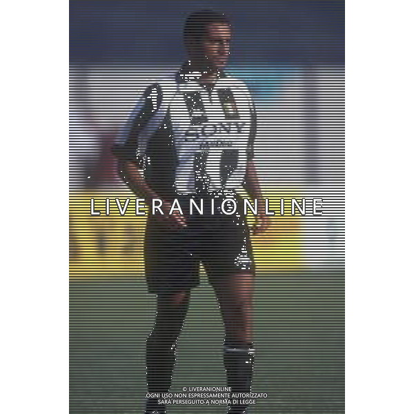 RETROSPETTIVA NICOLA AMORUSO CALCIATORE NELLA FOTO NICOLA AMORUSO CON LA MAGLIA DELLA JUVENTUS NELL\'ANNO 1997-1998 AG ALDO LIVERANI SAS