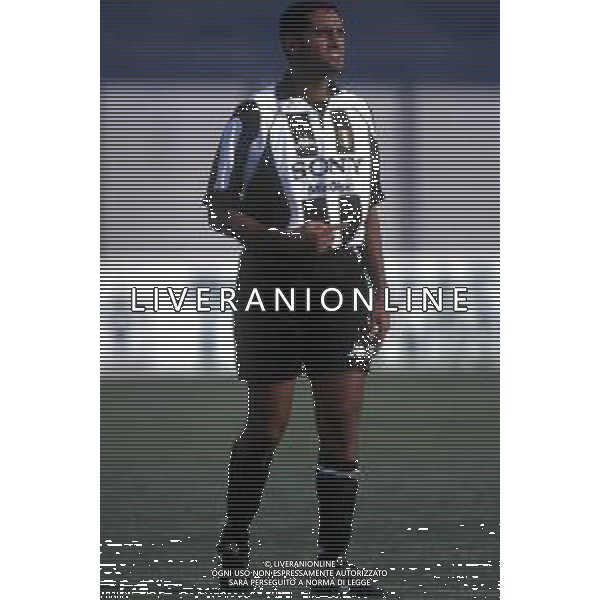 RETROSPETTIVA NICOLA AMORUSO CALCIATORE NELLA FOTO NICOLA AMORUSO CON LA MAGLIA DELLA JUVENTUS NELL\'ANNO 1997-1998 AG ALDO LIVERANI SAS