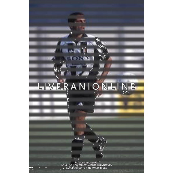 RETROSPETTIVA NICOLA AMORUSO CALCIATORE NELLA FOTO NICOLA AMORUSO CON LA MAGLIA DELLA JUVENTUS NELL\'ANNO 1997-1998 AG ALDO LIVERANI SAS