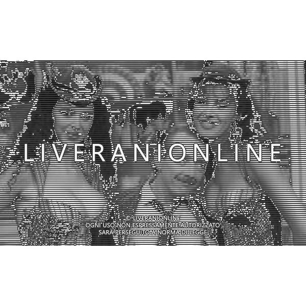 \'DRIVE IN\' programma televisivo Milano 1987 - RETROSPETTIVA Nella foto Enzo Braschi con le ragazze Fast Food ©Archivio Giovanni Liverani / AGENZIA ALDO LIVERANI SAS