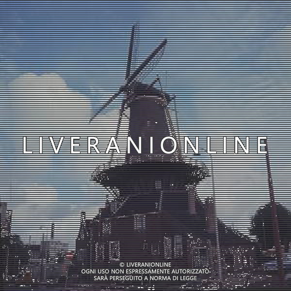 1970-1980 OLANDA LA CITTA\' DI BREDA NELLA FOTO LA CITTA DI BREDA MULINI A VENTO AG ALDO LIVERANI SAS