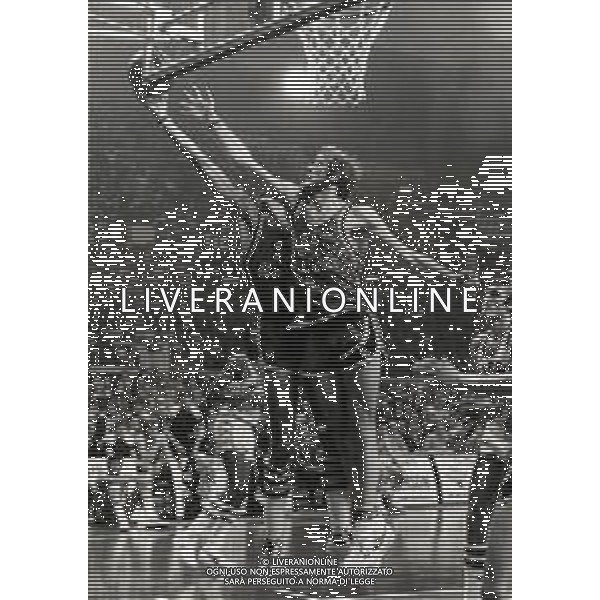 RETROSPETTIVA RENZO TOMBOLATO BASKET NELLA FOTO RENZO TOMBOLATO CON LA MAGLIA DELLA GABETTI CANTU\' AG ALDO LIVERANI SAS