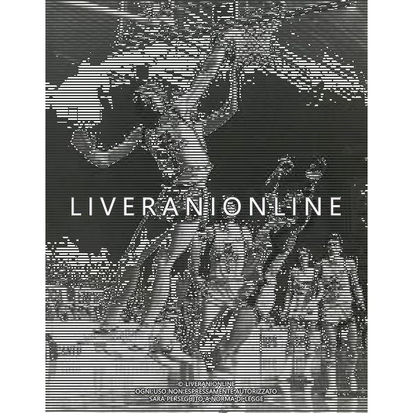 RETROSPETTIVA RENZO TOMBOLATO BASKET NELLA FOTO RENZO TOMBOLATO CON LA MAGLIA DELLA GABETTI CANTU\' AG ALDO LIVERANI SAS